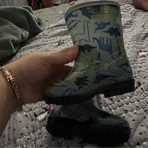 Rain boots toddler size 5
